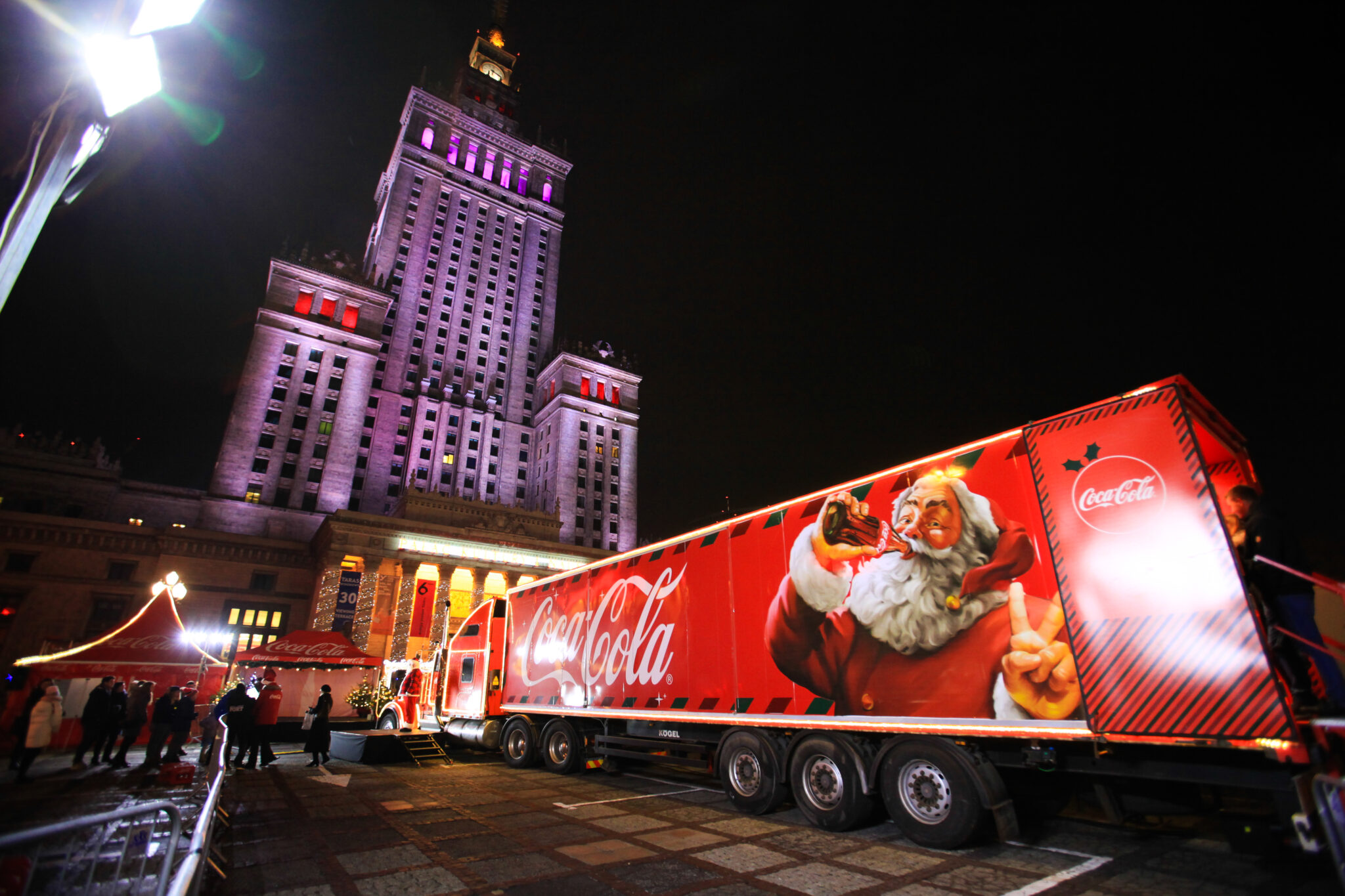 Ciężarówki Coca coli Warszawa Pałac Kultury Wejście